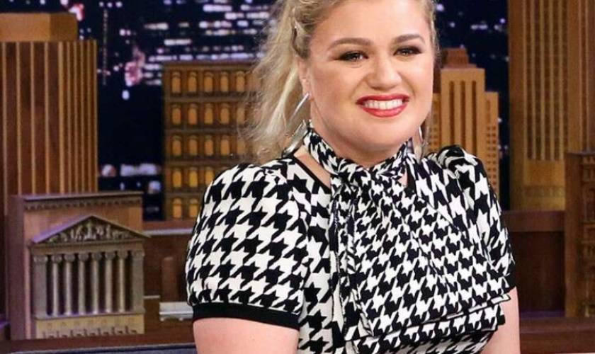 Kelly Clarkson’s Idea for Taylor Swift to Re-Record Her Masters Actually Came From This Celeb