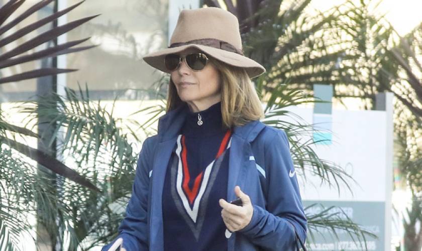 Lori Loughlin Keeps A Low Profile In Hat &Sunglasses After Daughter Olivia Jade’sFake Resume Surfaces