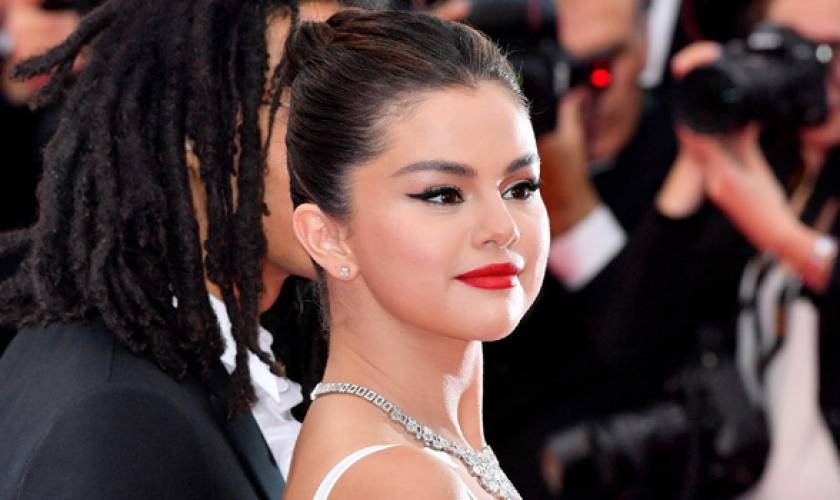 Selena Gomez Stuns In Silky Dress AfterJustin Bieber Admits He Was ‘Reckless’ InTheir Romance