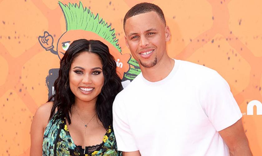 Ayesha Curry PDA’s With AdoringHusband Steph In Sexy Green BikiniOn Vacation